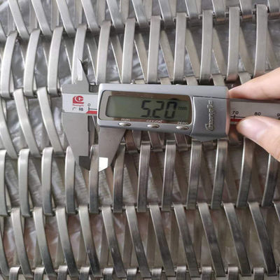 크기 2mm-20mm 코일 와이어 메시 산업용 용으로 진열