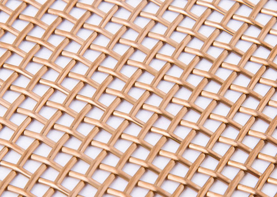 ISO9000 빨간 장식적인 길쌈된 철망사 1.8mm 두꺼운 3.36kg/M2